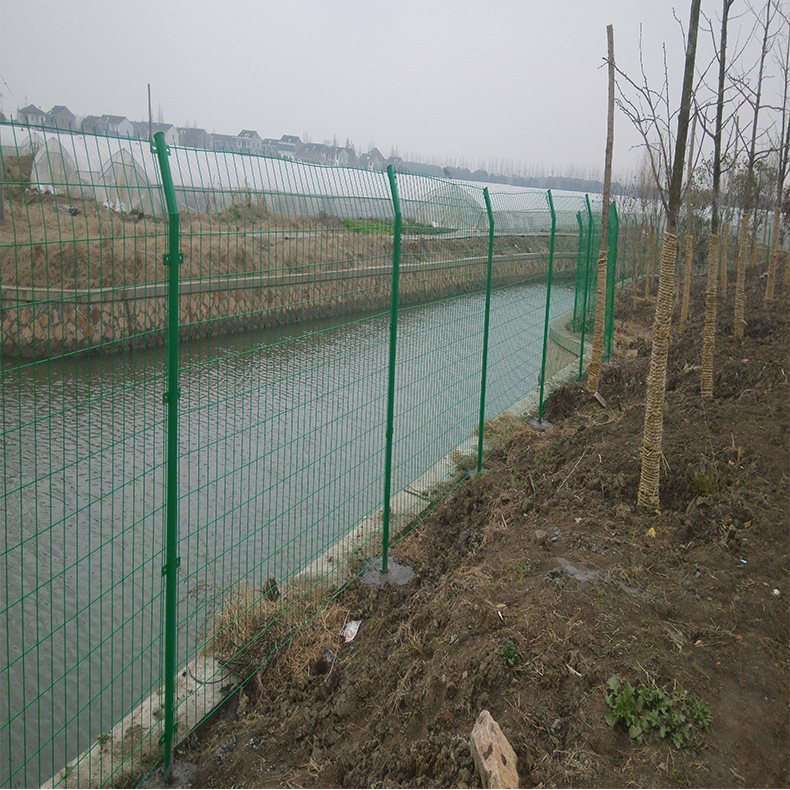 现货供应 果园圈地养殖双边丝绿色护栏网 太阳能发电站安全防护网示例图6