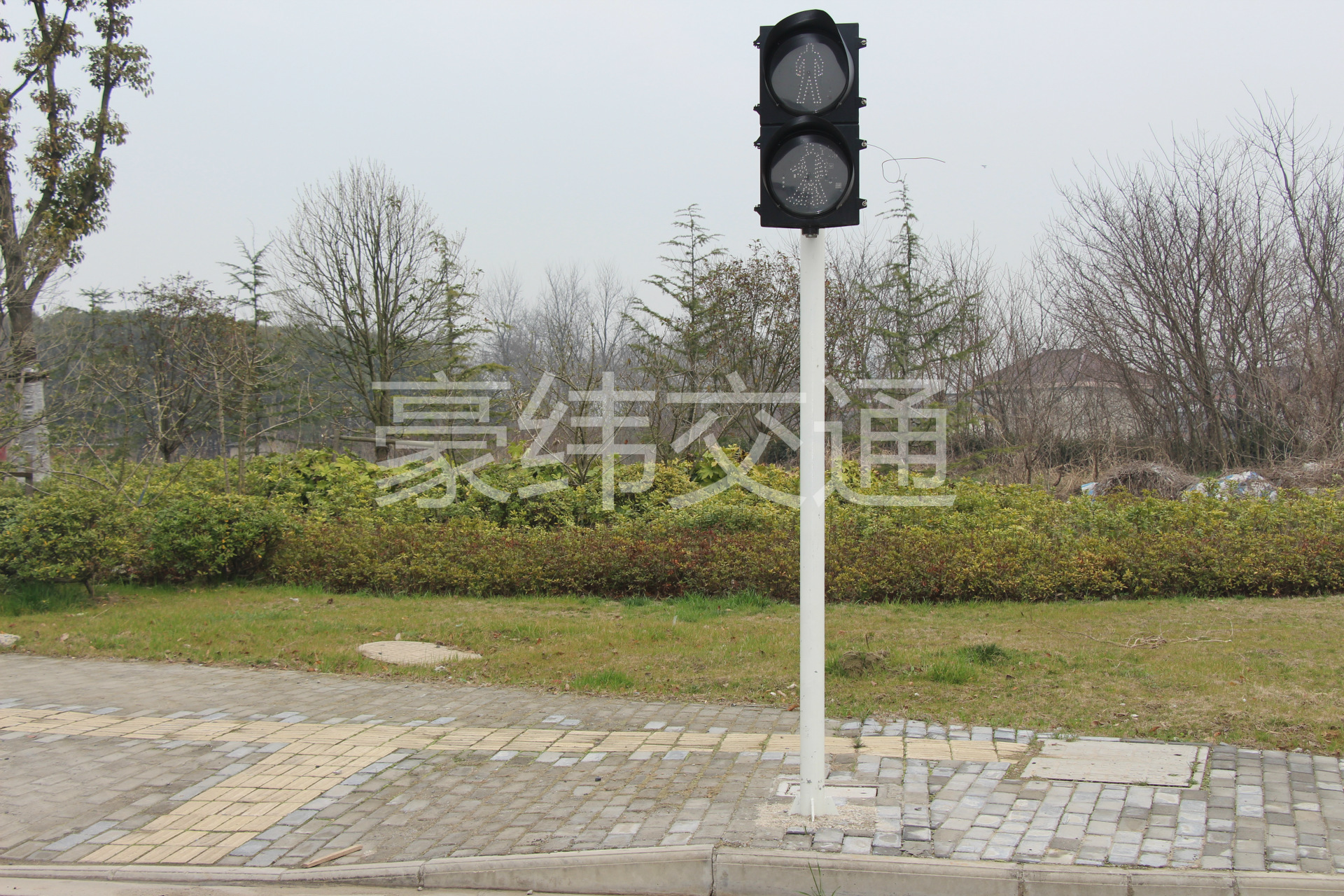 江苏豪纬厂家直销太阳能移动，升降信号灯 太阳能红绿灯示例图19