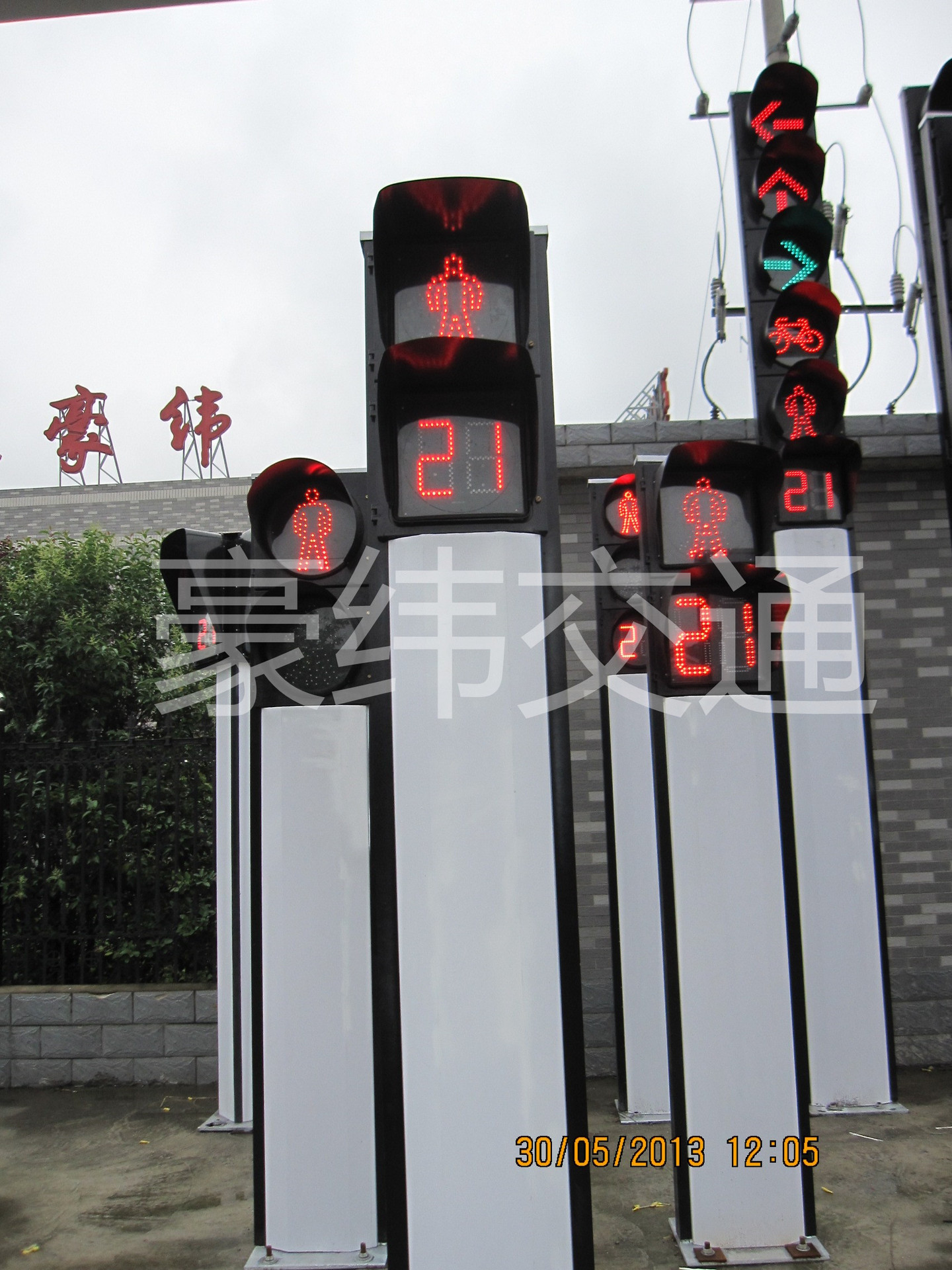 江苏豪纬厂家直销太阳能移动，升降信号灯 太阳能红绿灯示例图36