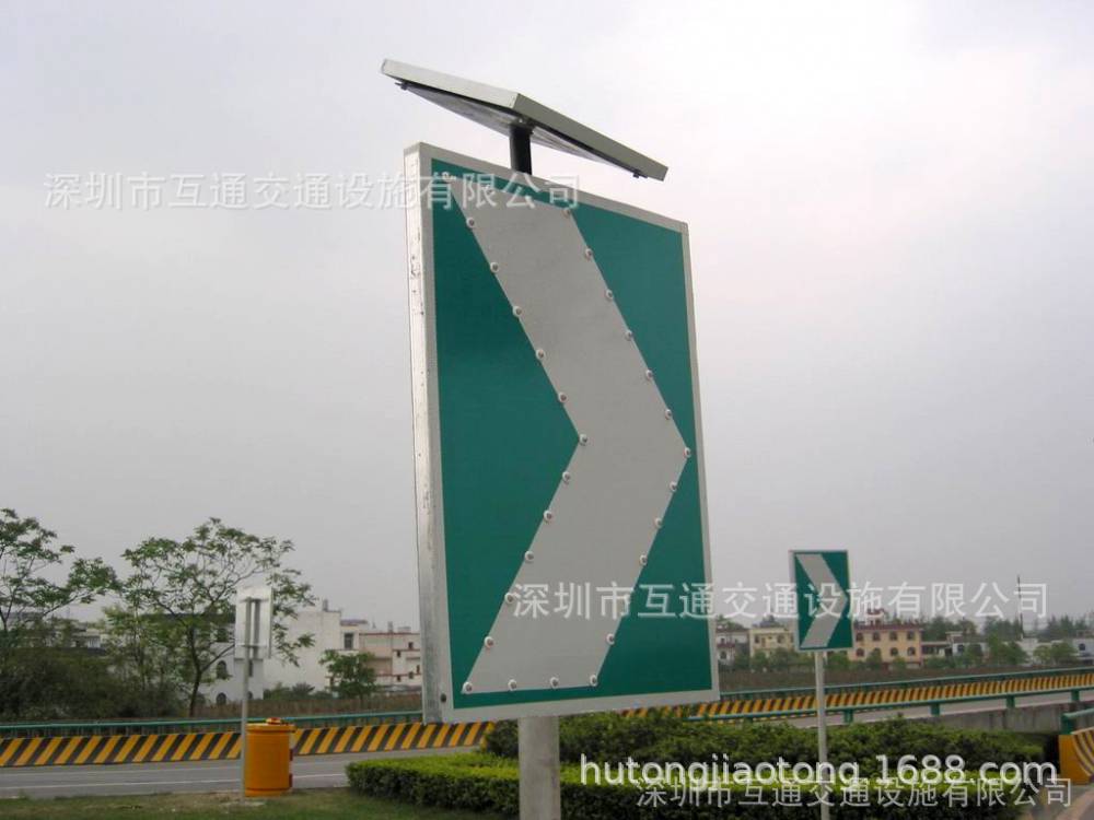太阳能线型诱导标04